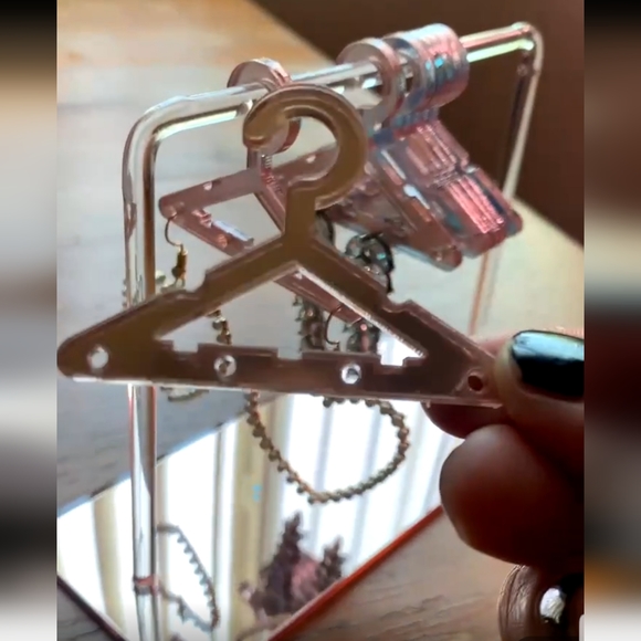 - Acrylic Creative Earring Display Stand - Pink - Picture 5 of 14